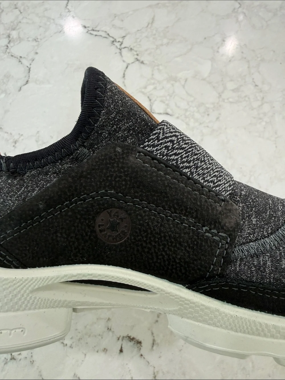 ECCO Yak Leather Slip On Sneakers Knit Gray Black Size 6.5